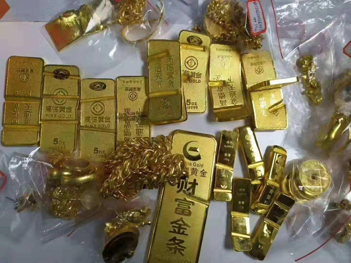 金价暴跌！