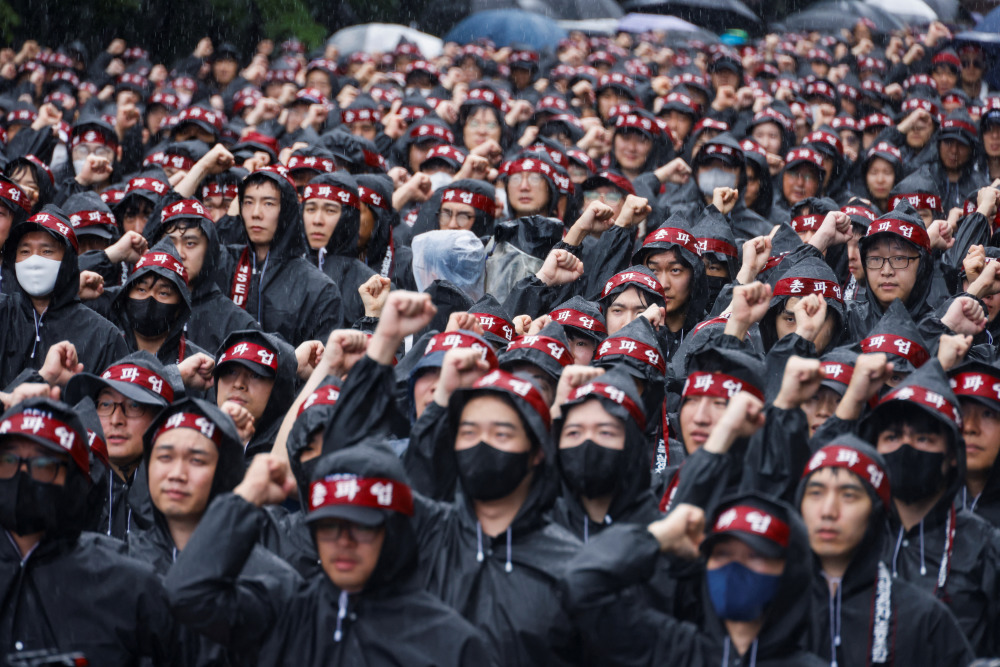 韩国最大工会发起无限期罢工，挑战与应对策略