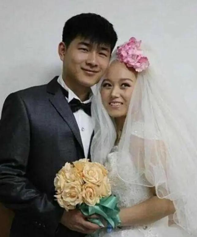 男子刷视频意外发现妻子婚礼现场，震惊与惊喜交织的时刻