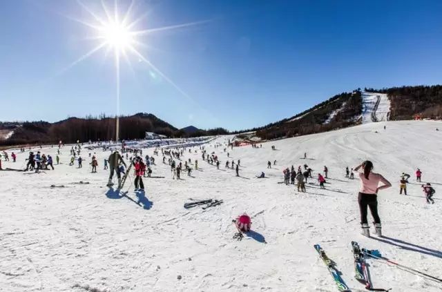 滑雪场厕所接水给游客喝，卫生安全管理漏洞曝光