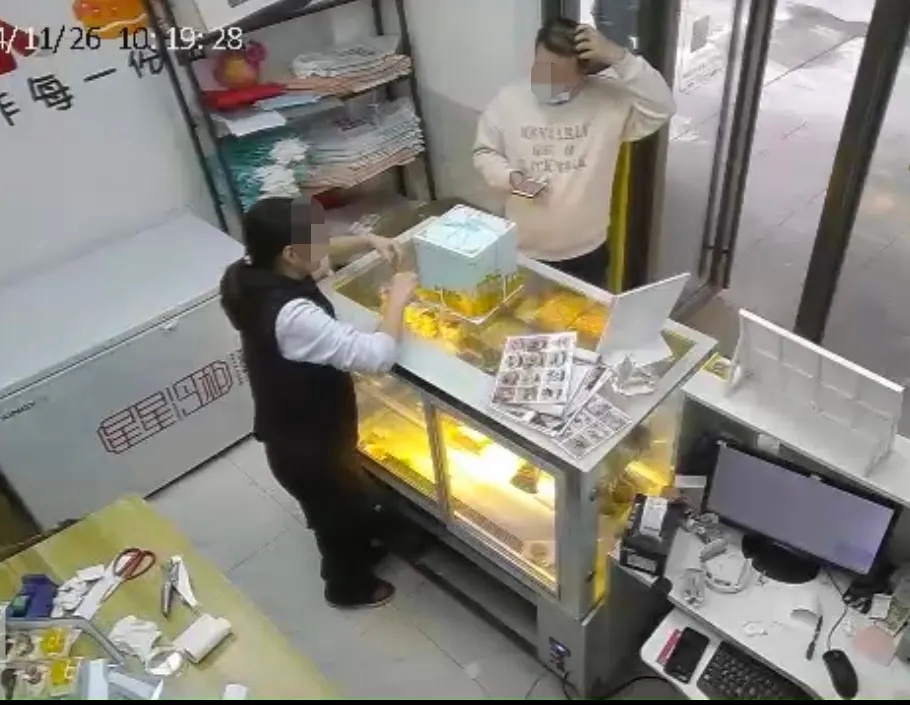 蛋糕店被一人举报，20多家店因放鲜花遭殃