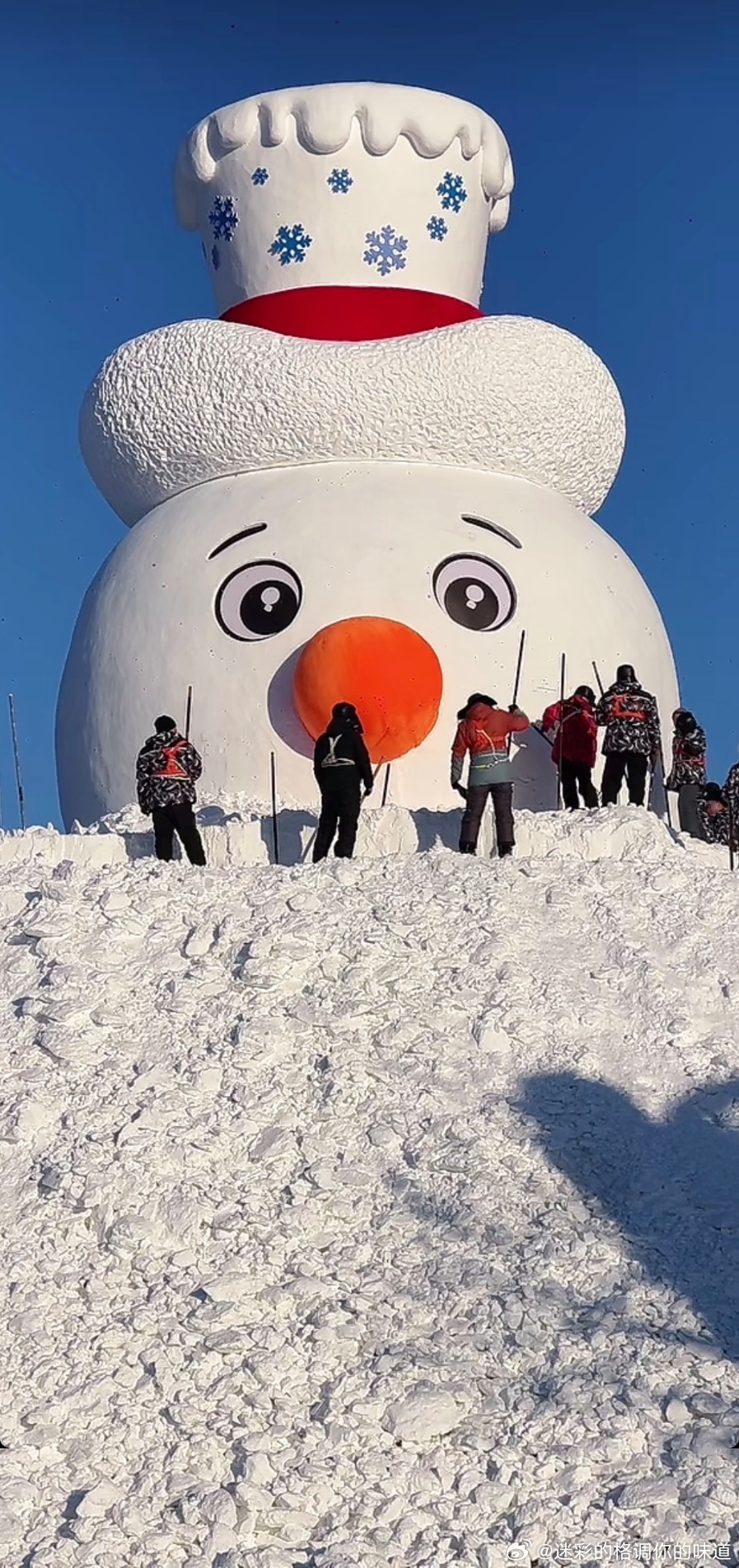 哈尔滨的第一个大雪人亮相