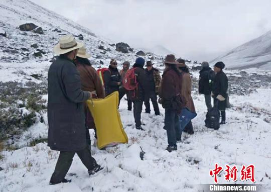 甘孜雪山遇难者，中学体育老师